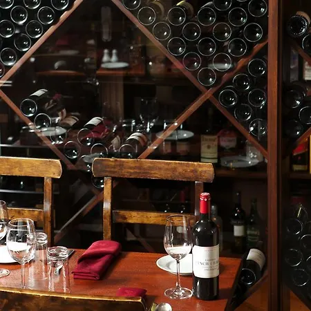 Mcmunns Of Отель 3*