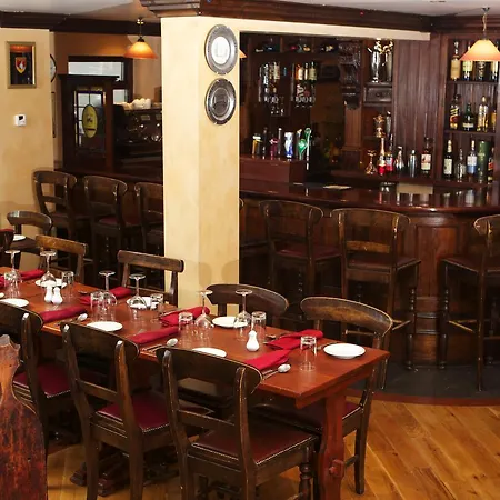 Отель Mcmunns Of 3*